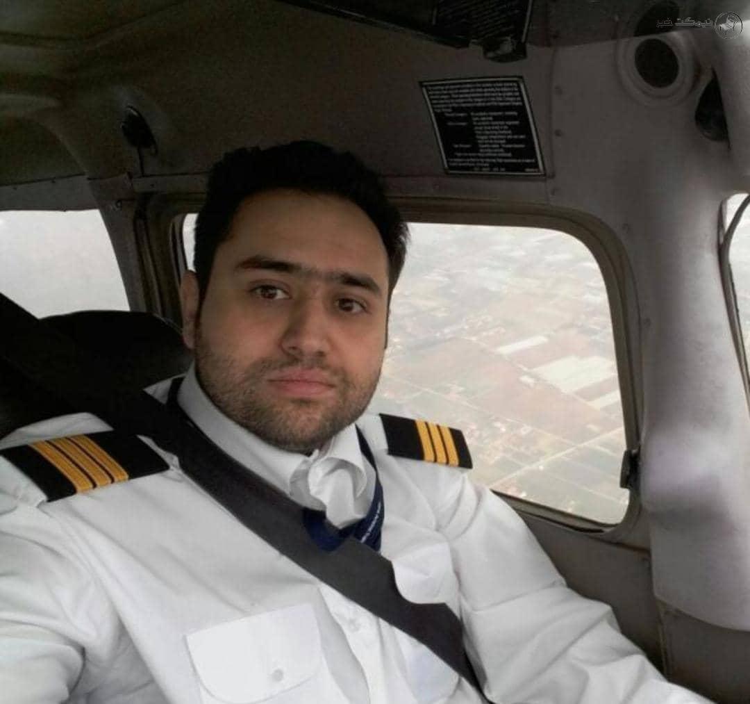 داماد حسن روحانی در حال خلبانی 